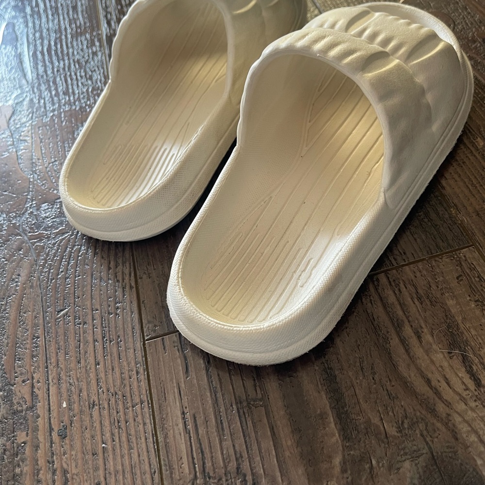 Comfy Sandals - Picture 4 of 5